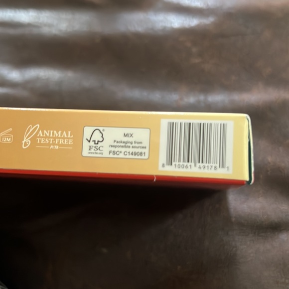 Treslúce Beauty Tres Reinas Shadow Palette NWT - Picture 3 of 3